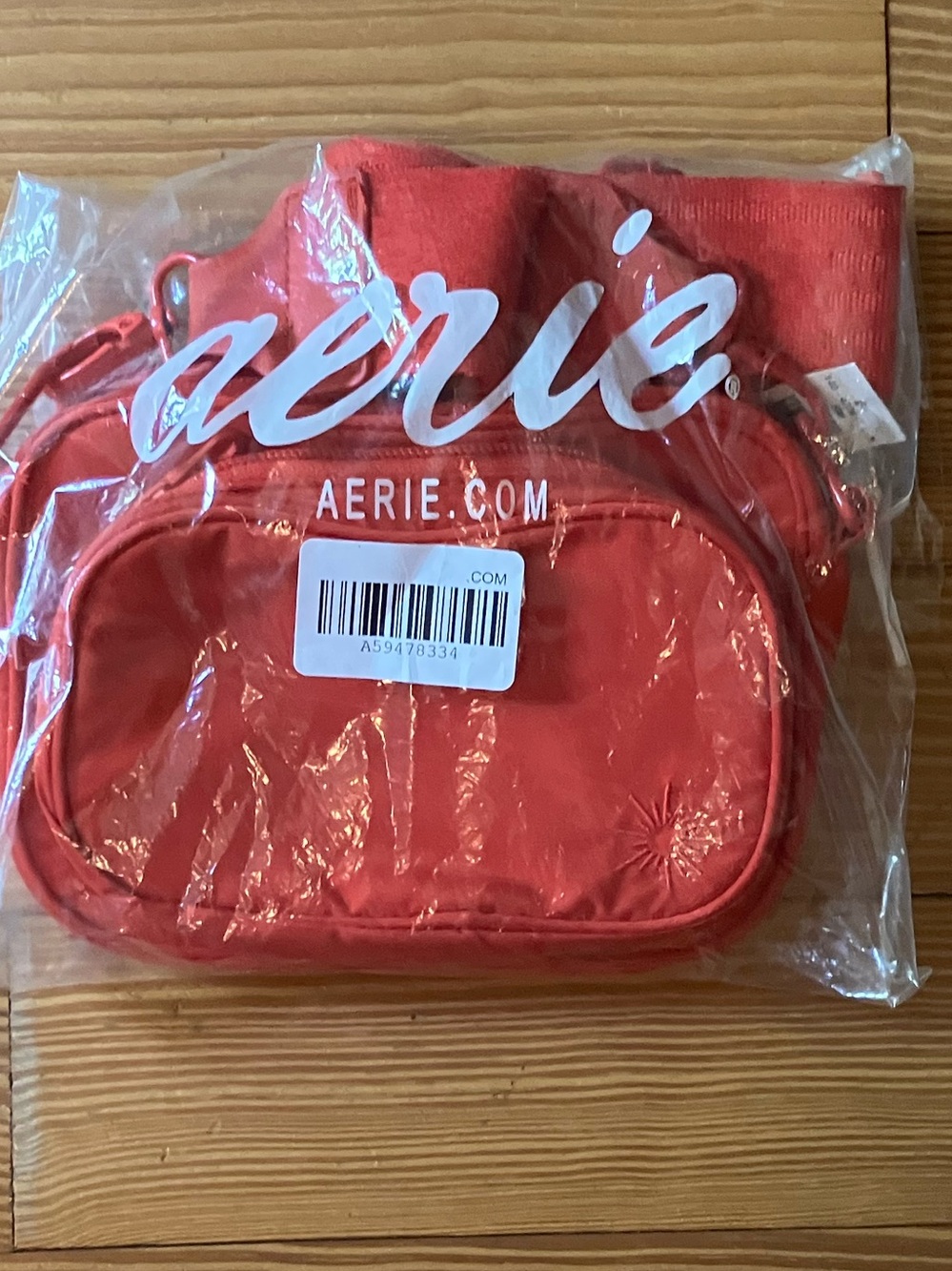 NWT Aerie Makin' Moves Crossbody Bag in Red. - Picture 7 of 11